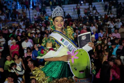 María del Carmen Guadasmo es coronada como Señorita Arauca 2024-2025.